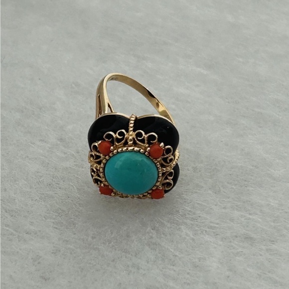 [SOLD] Elegant 14k Yellow Gold Turquoise and Coral Ring - Picture 11 of 14
